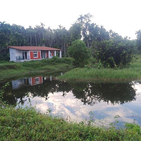 Lake Ripples - Farmstay & Camping Ponnampet Exteriör bild